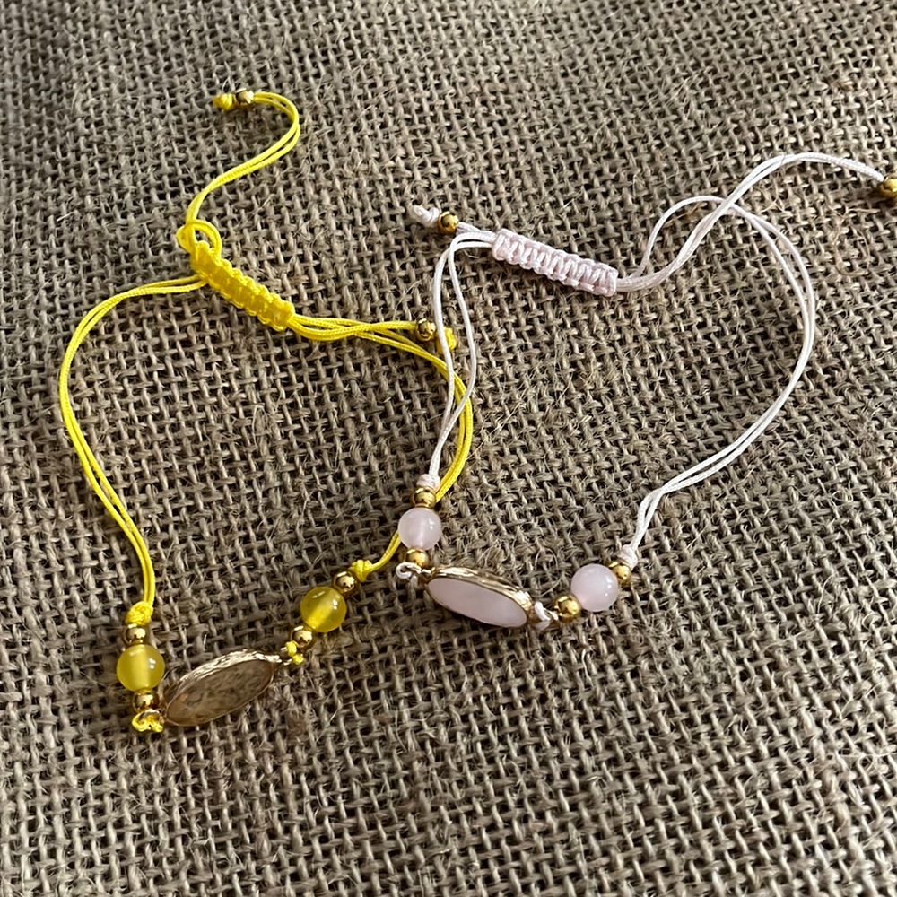 Set of two quarts adjustable bracelets